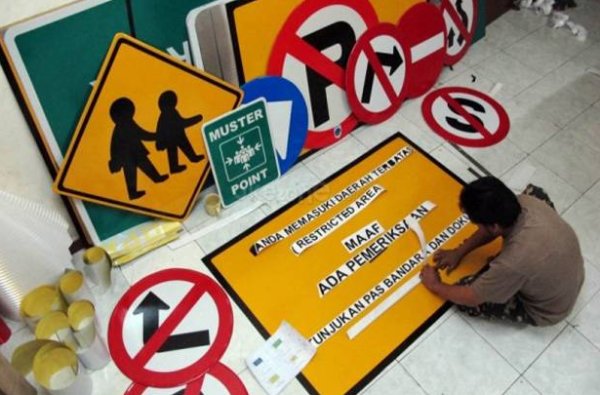 Ini Arti Warna Dasar Rambu Lalu Lintas